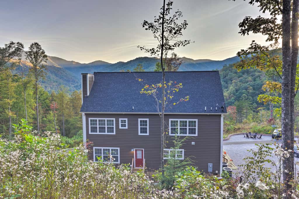 Family Holiday Retreat! Mtn-View Blue Ridge Home