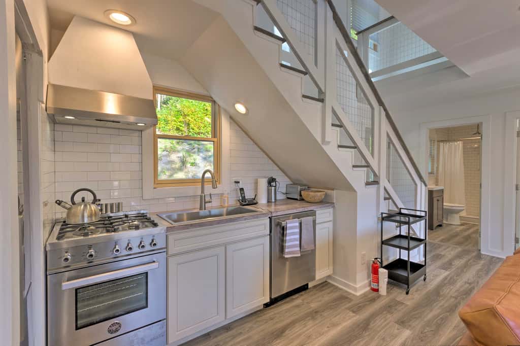 Panoramic Mtn Views & Hot Tub! Secluded Marion Gem