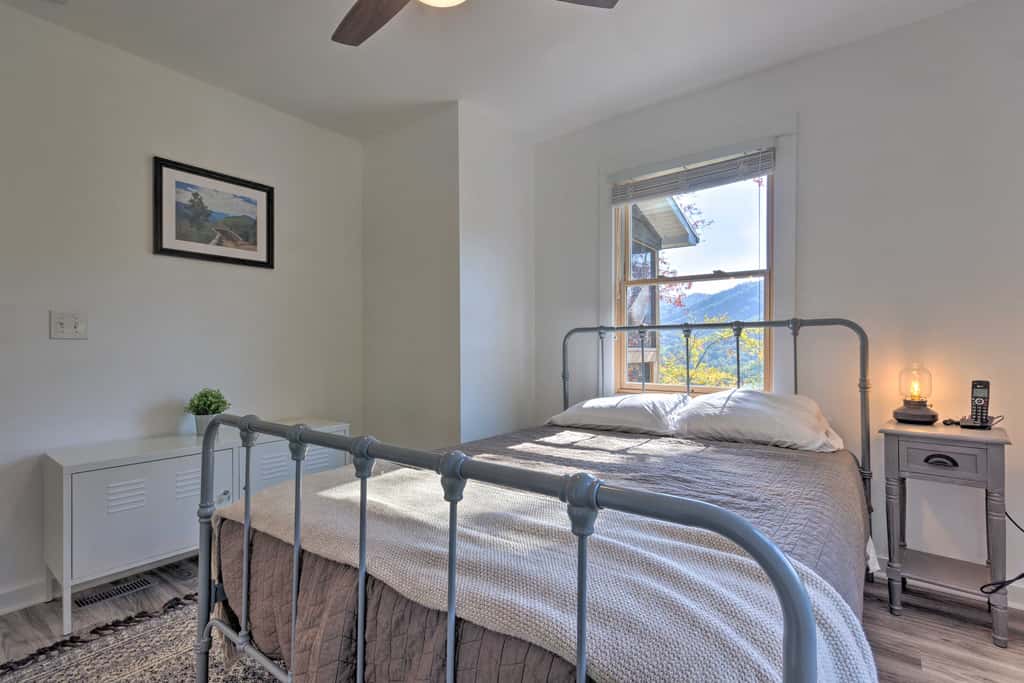 Panoramic Mtn Views & Hot Tub! Secluded Marion Gem