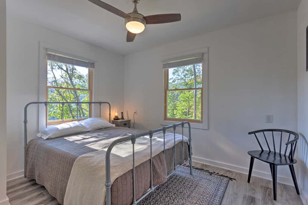 Panoramic Mtn Views & Hot Tub! Secluded Marion Gem