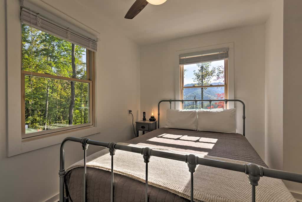 Panoramic Mtn Views & Hot Tub! Secluded Marion Gem