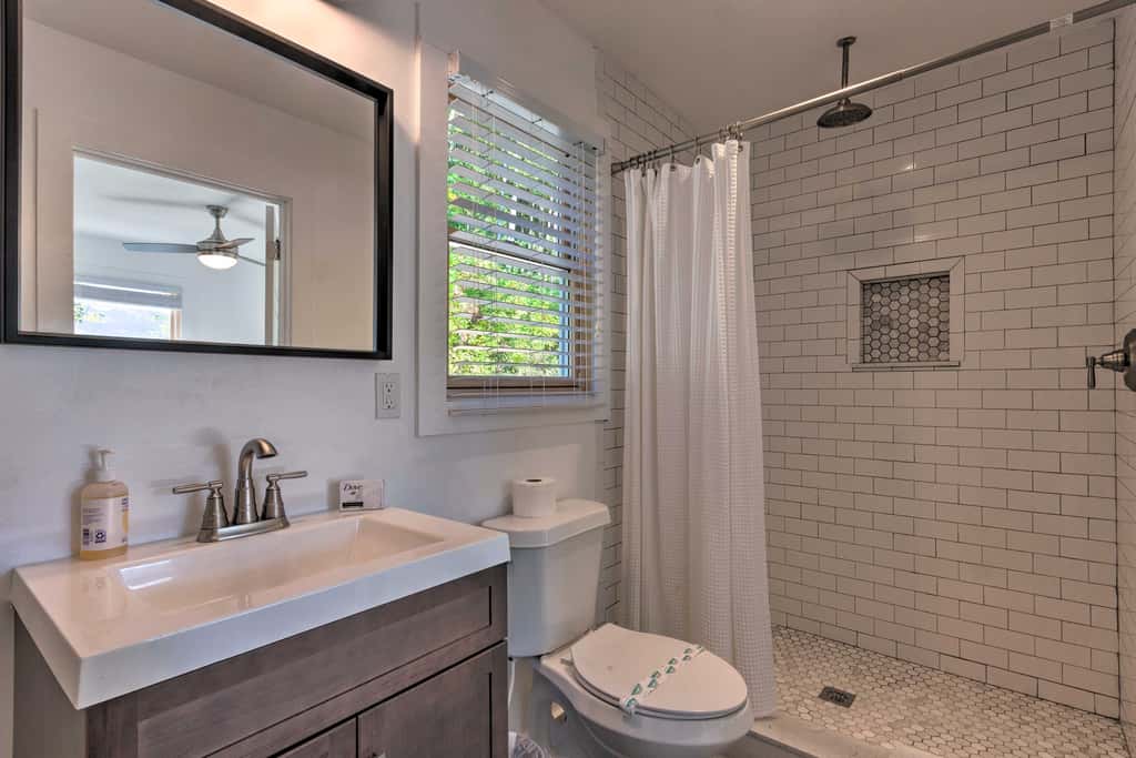 Panoramic Mtn Views & Hot Tub! Secluded Marion Gem