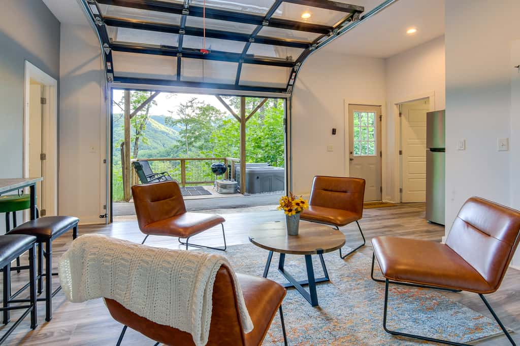 Panoramic Mtn Views & Hot Tub! Secluded Marion Gem