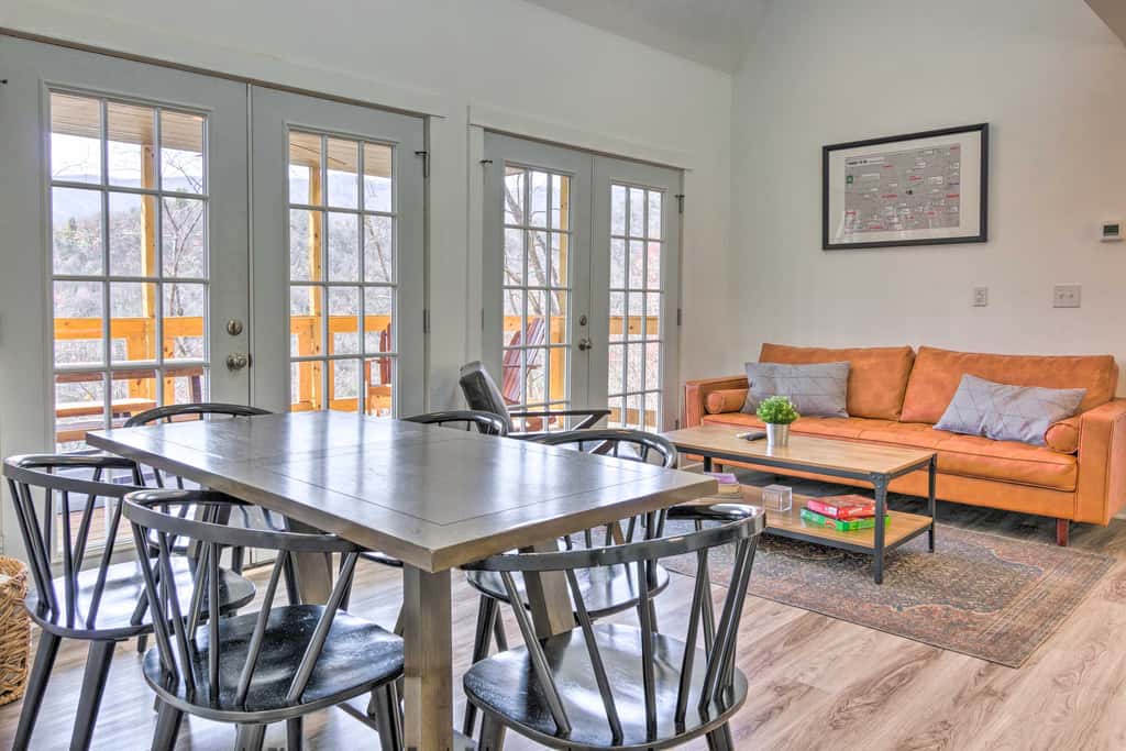 Panoramic Mtn Views & Hot Tub! Secluded Marion Gem