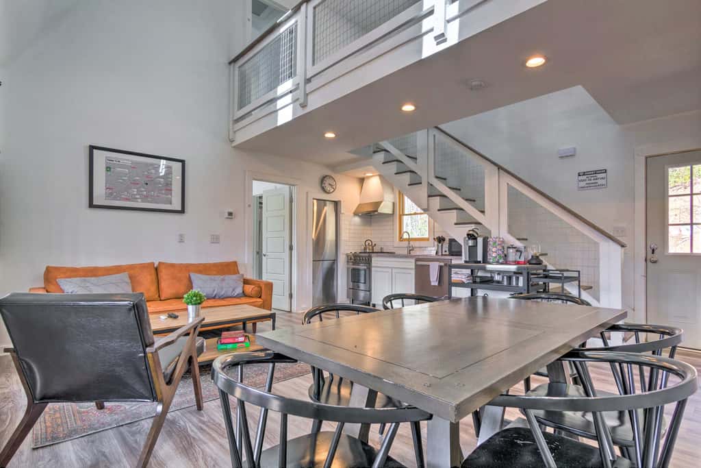 Panoramic Mtn Views & Hot Tub! Secluded Marion Gem