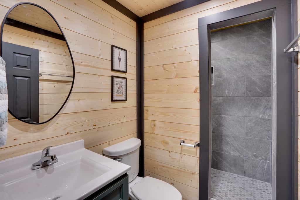 Steps to Lake! Pet-Friendly Murray Retreat w/ Deck