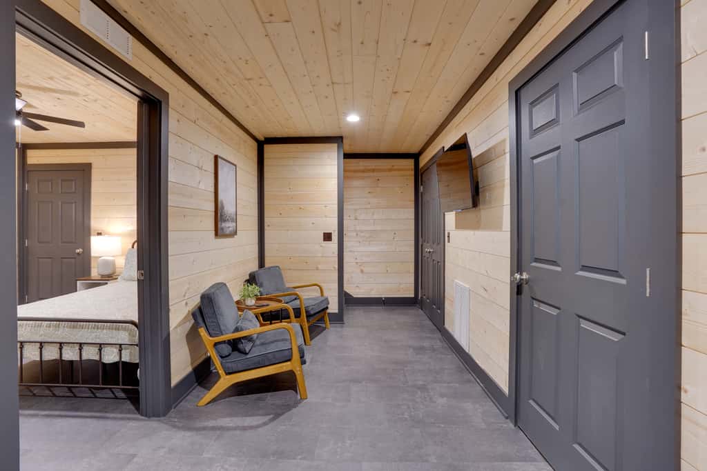 Steps to Lake! Pet-Friendly Murray Retreat w/ Deck