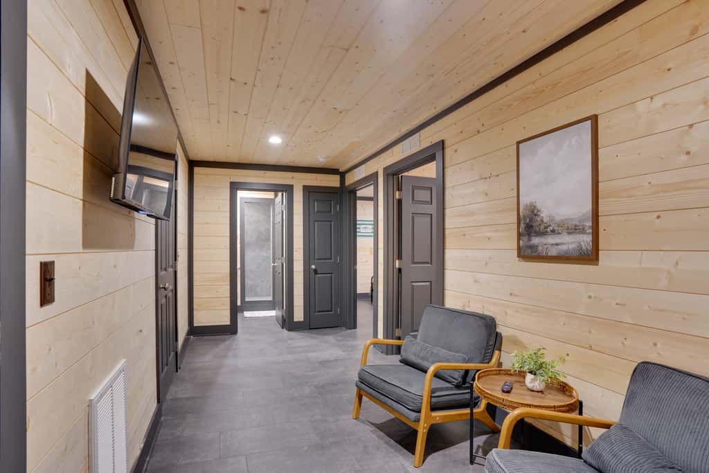 Steps to Lake! Pet-Friendly Murray Retreat w/ Deck