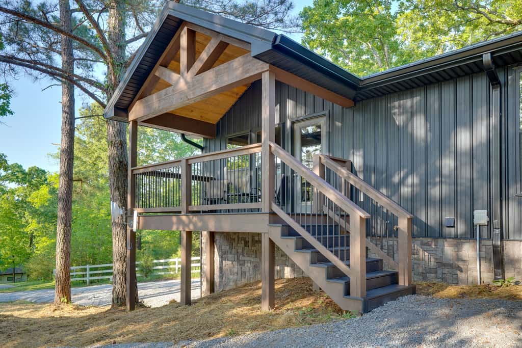 Steps to Lake! Pet-Friendly Murray Retreat w/ Deck