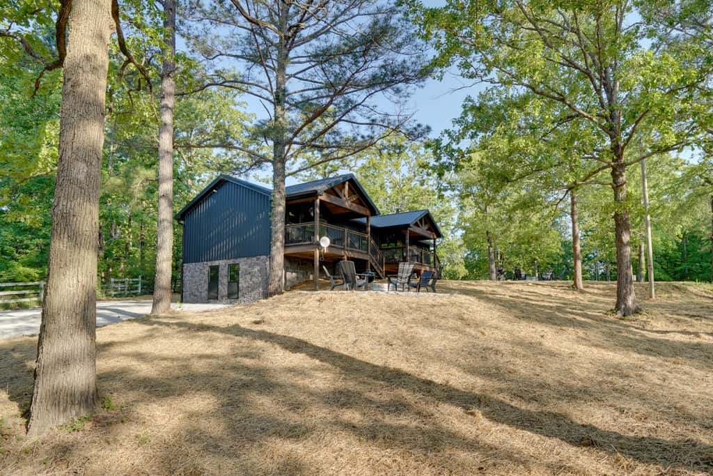 Steps to Lake! Pet-Friendly Murray Retreat w/ Deck