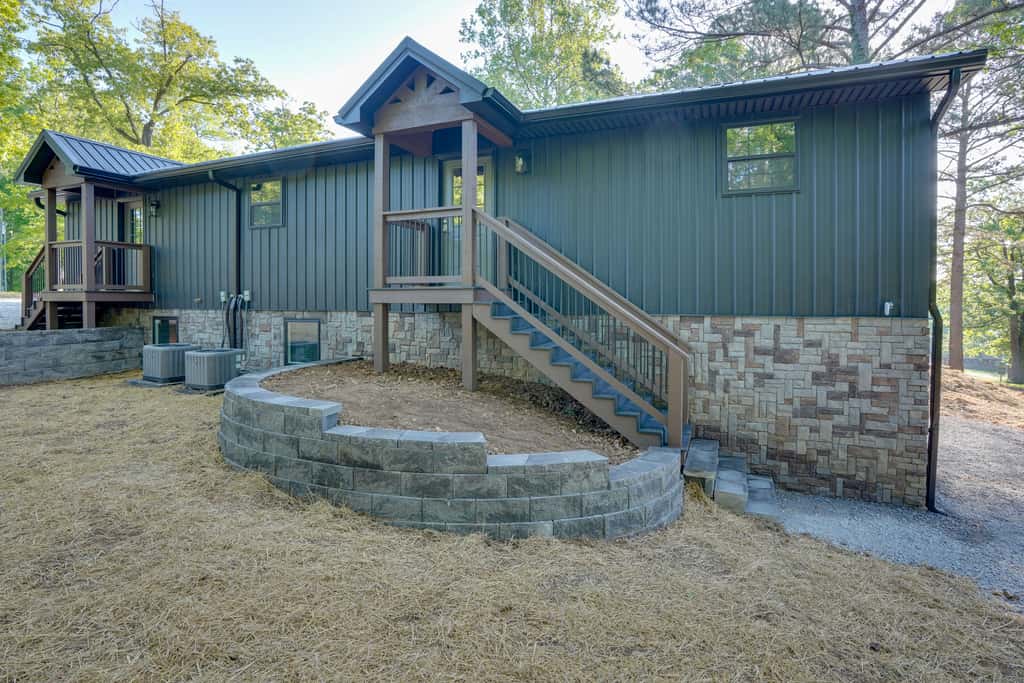 Steps to Lake! Pet-Friendly Murray Retreat w/ Deck