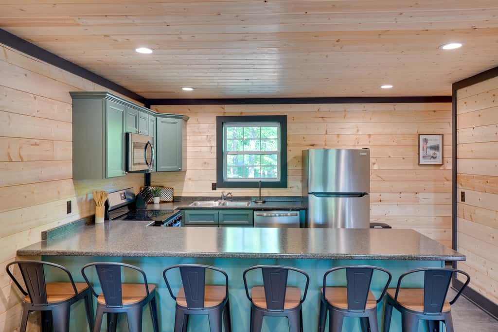 Steps to Lake! Pet-Friendly Murray Retreat w/ Deck