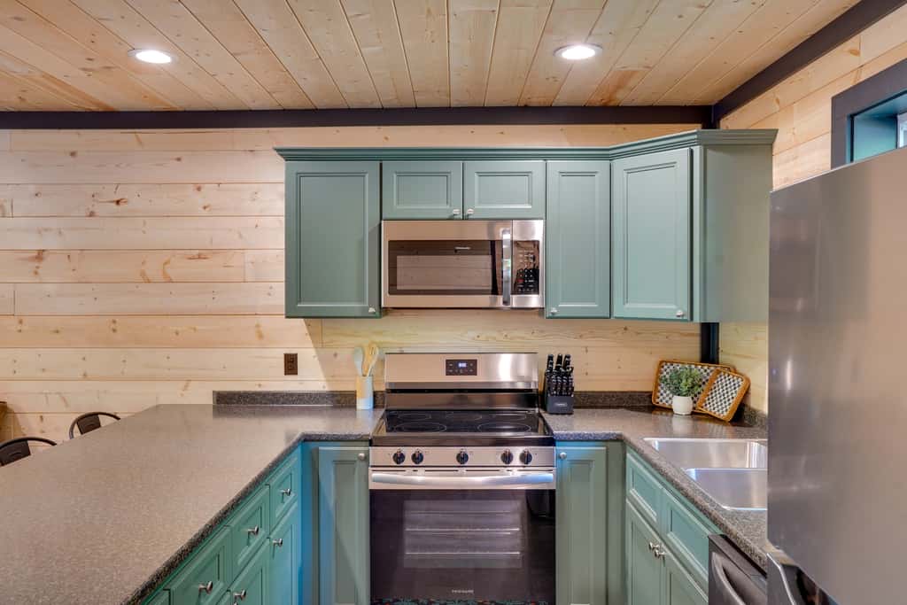 Steps to Lake! Pet-Friendly Murray Retreat w/ Deck