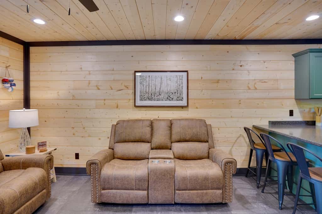 Steps to Lake! Pet-Friendly Murray Retreat w/ Deck