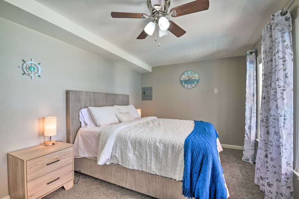 Spacious Granbury Home w/ Lakefront Outdoor Oasis!