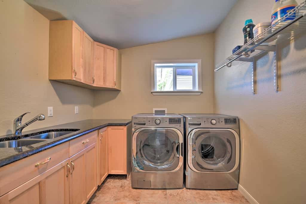 Spacious Granbury Home w/ Lakefront Outdoor Oasis!