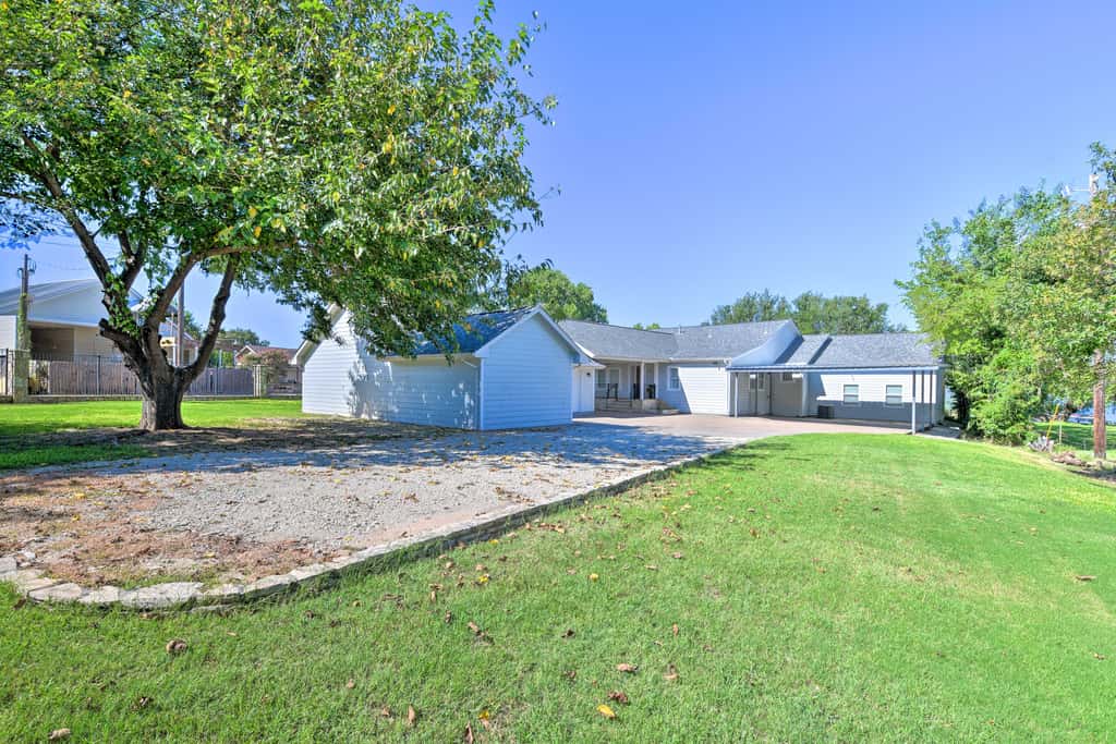 Spacious Granbury Home w/ Lakefront Outdoor Oasis!