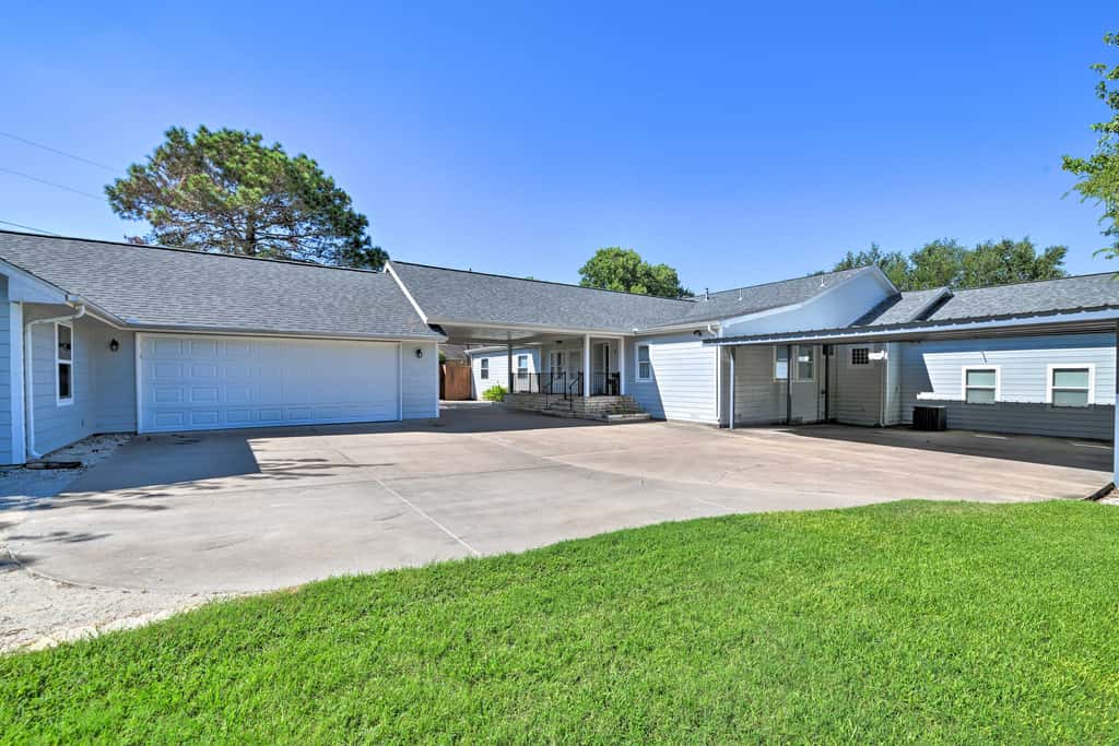 Spacious Granbury Home w/ Lakefront Outdoor Oasis!