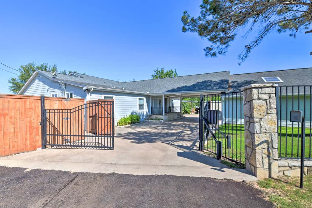 Spacious Granbury Home w/ Lakefront Outdoor Oasis!