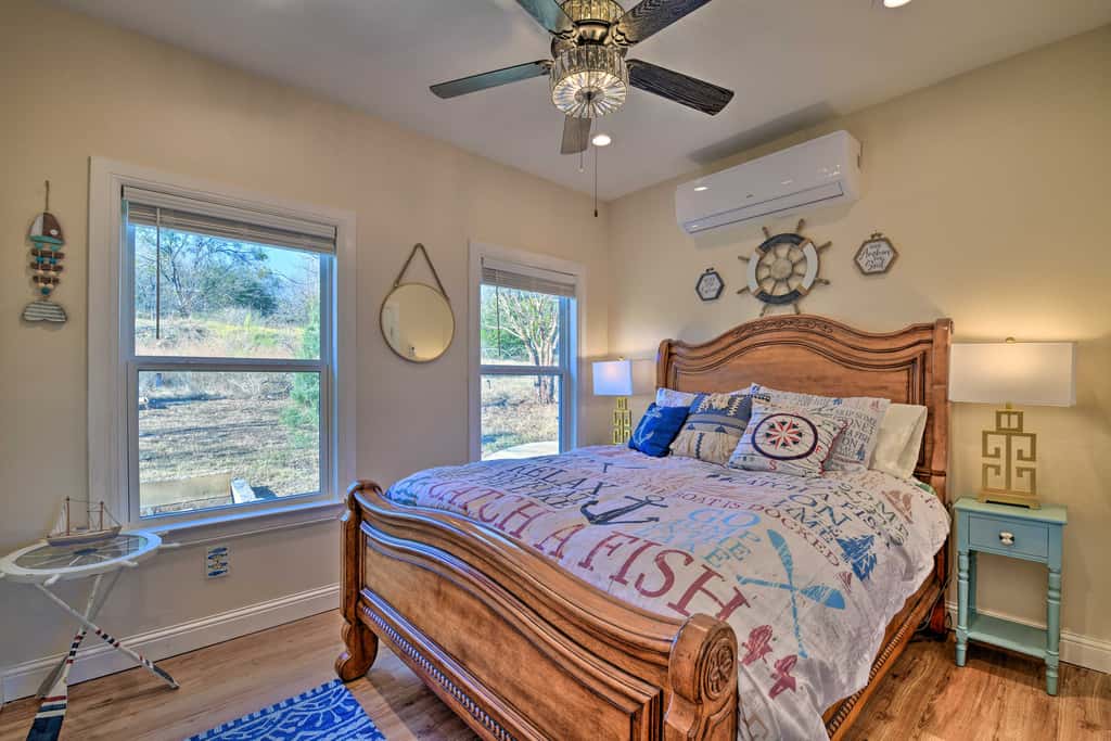 Steps to Lake! Charming Cabin: Pool Access & Decks