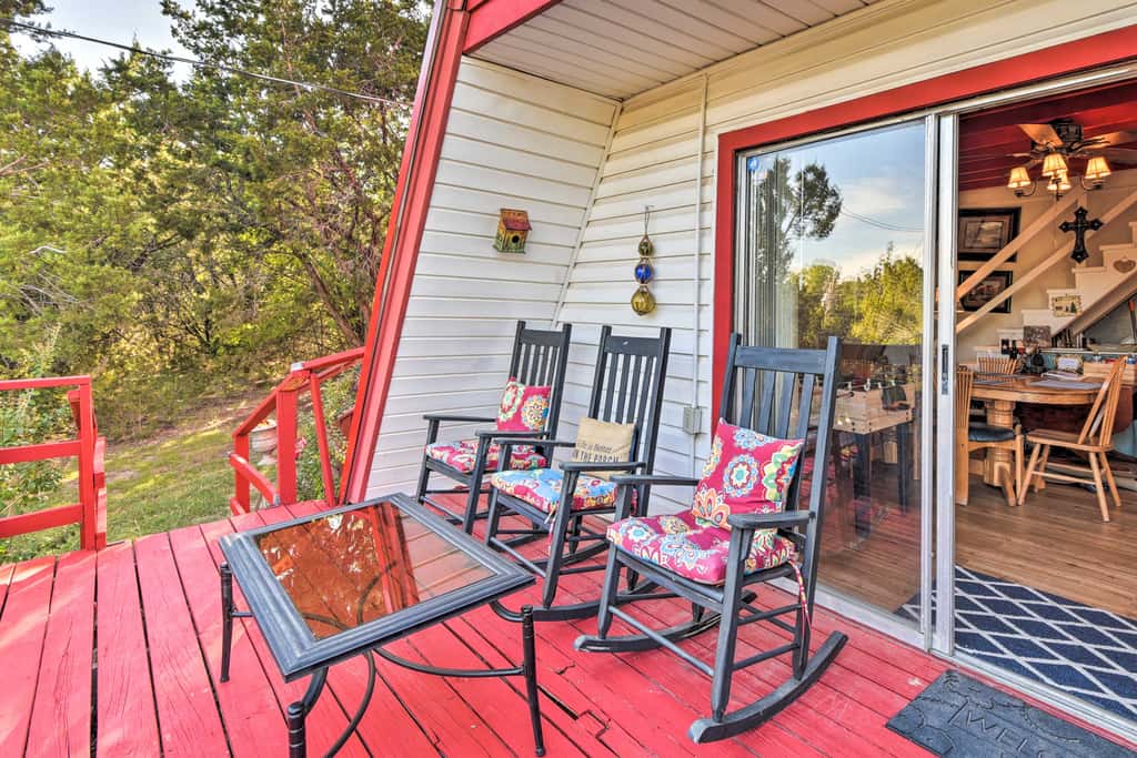 Steps to Lake! Charming Cabin: Pool Access & Decks