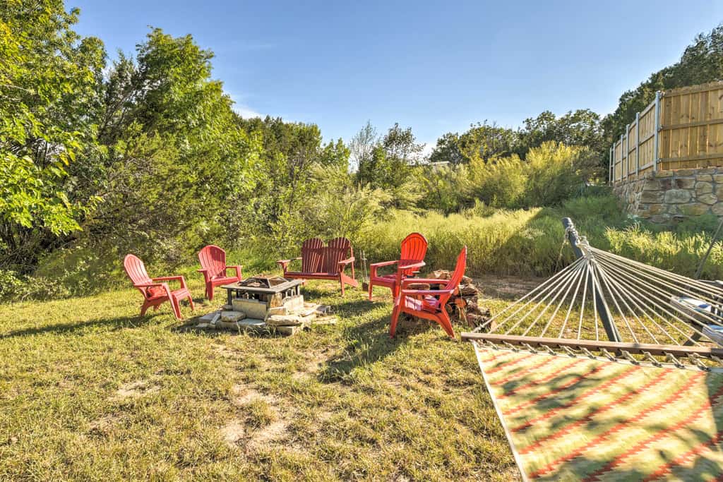 Steps to Lake! Charming Cabin: Pool Access & Decks