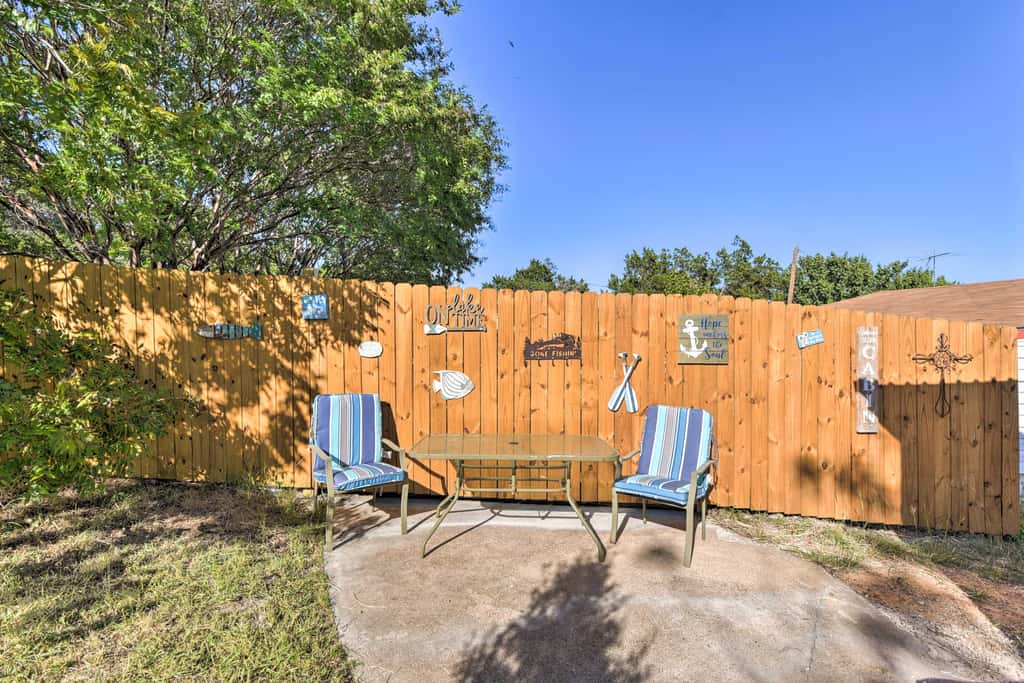 Steps to Lake! Charming Cabin: Pool Access & Decks