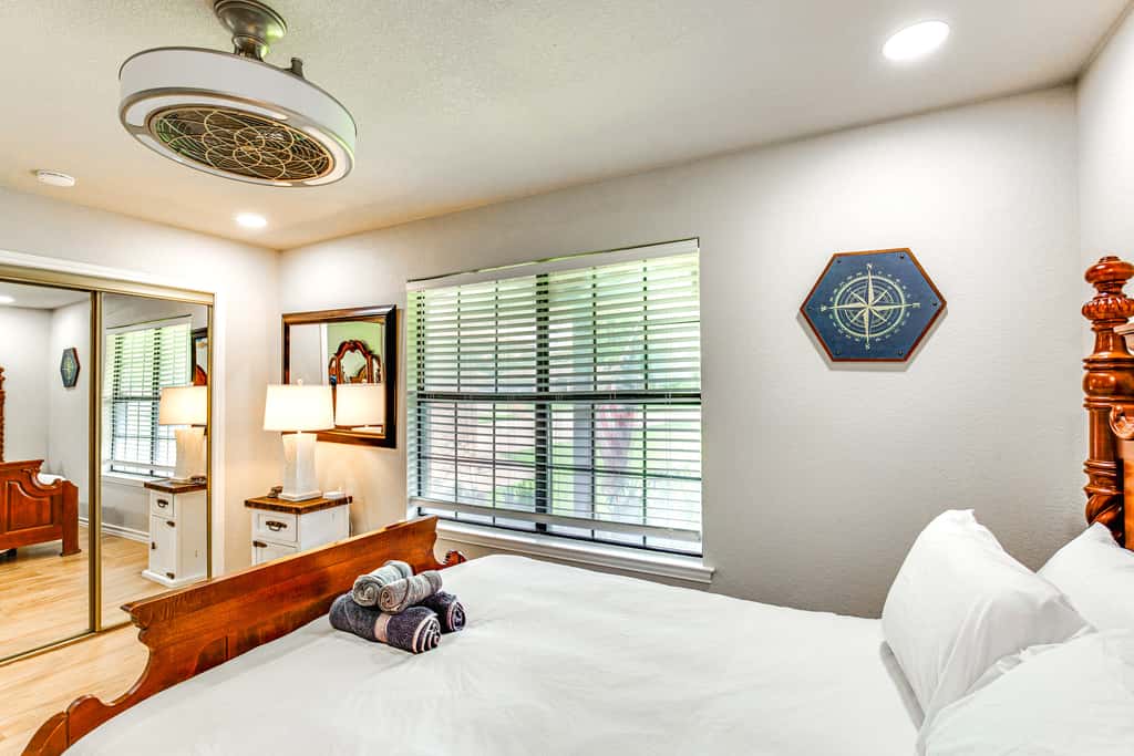 Home on Lake Granbury w/ Hot Tub: 5 Mi to Dtwn!