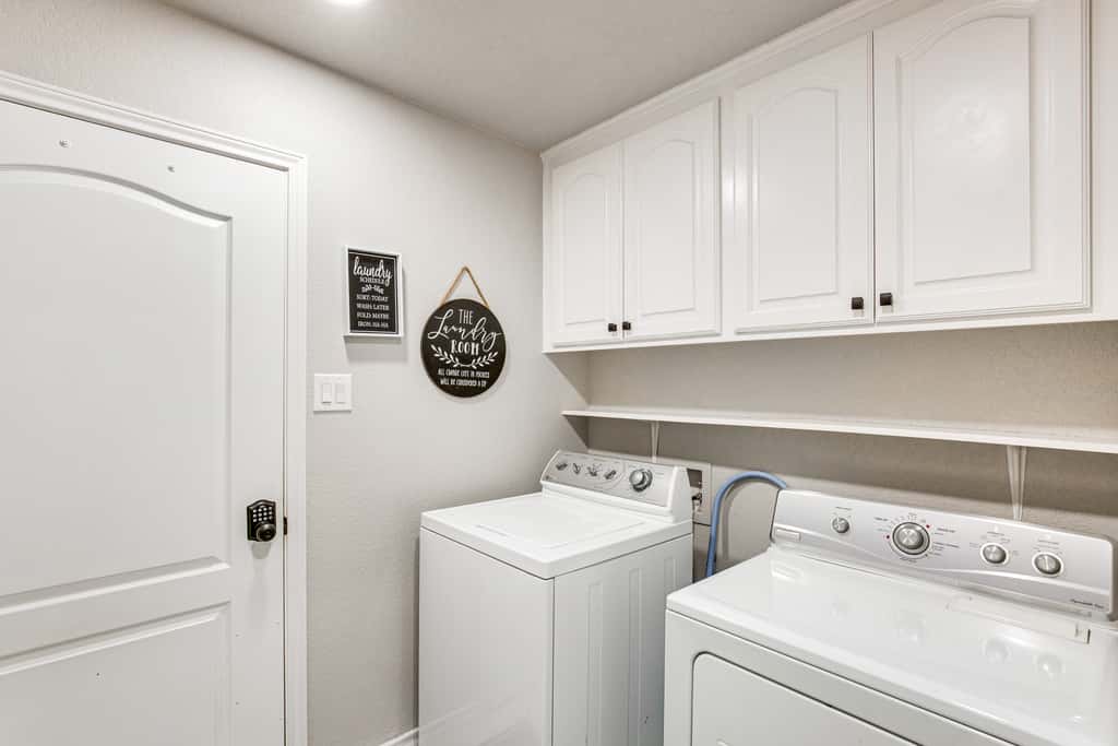 Home on Lake Granbury w/ Hot Tub: 5 Mi to Dtwn!