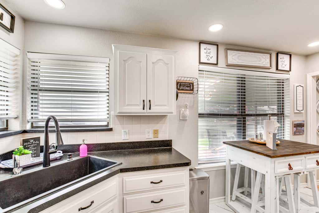 Home on Lake Granbury w/ Hot Tub: 5 Mi to Dtwn!