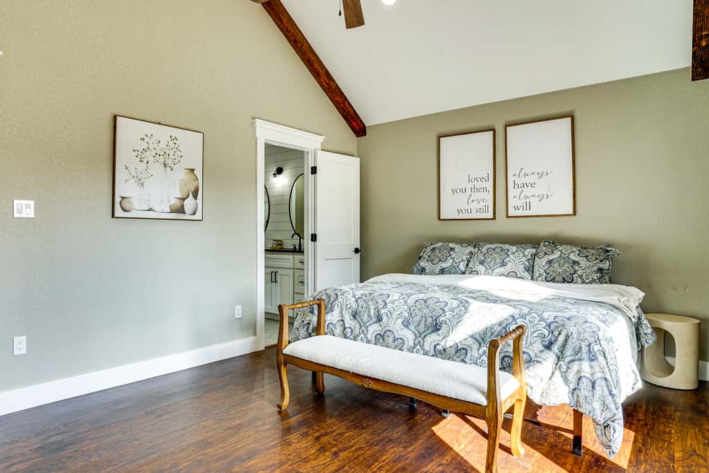 < 2 Mi to Lake Granbury! Family Home w/ Large Yard
