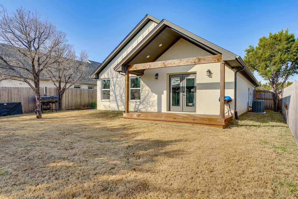 < 2 Mi to Lake Granbury! Family Home w/ Large Yard