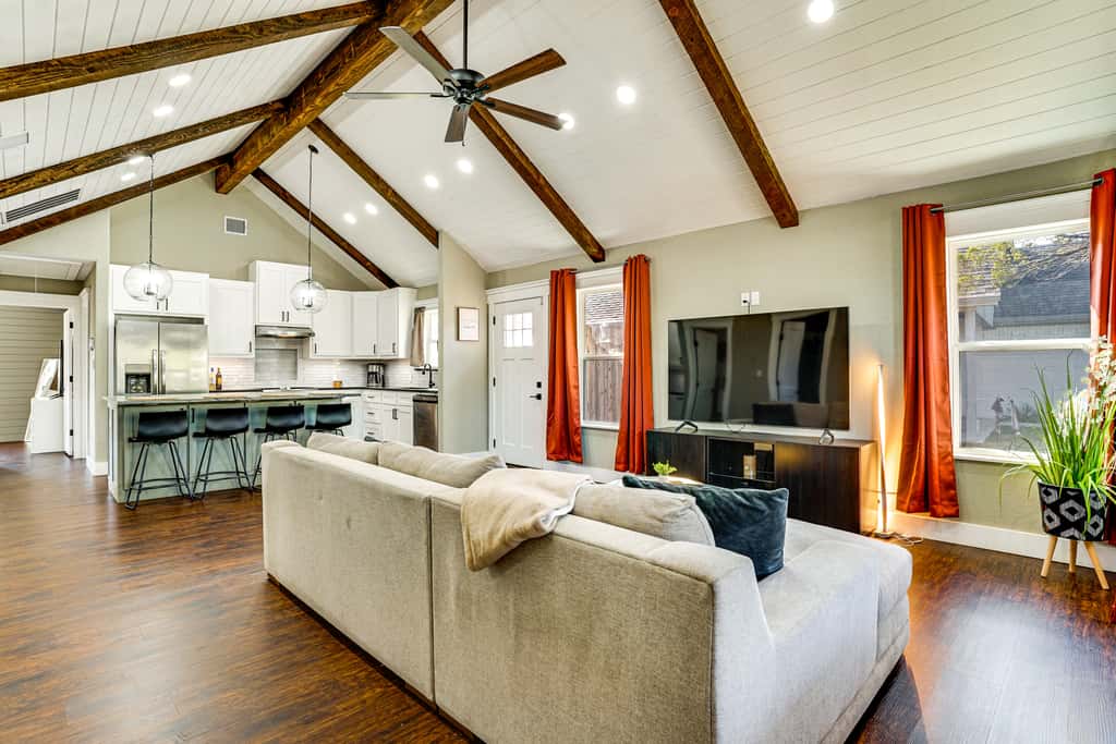 < 2 Mi to Lake Granbury! Family Home w/ Large Yard