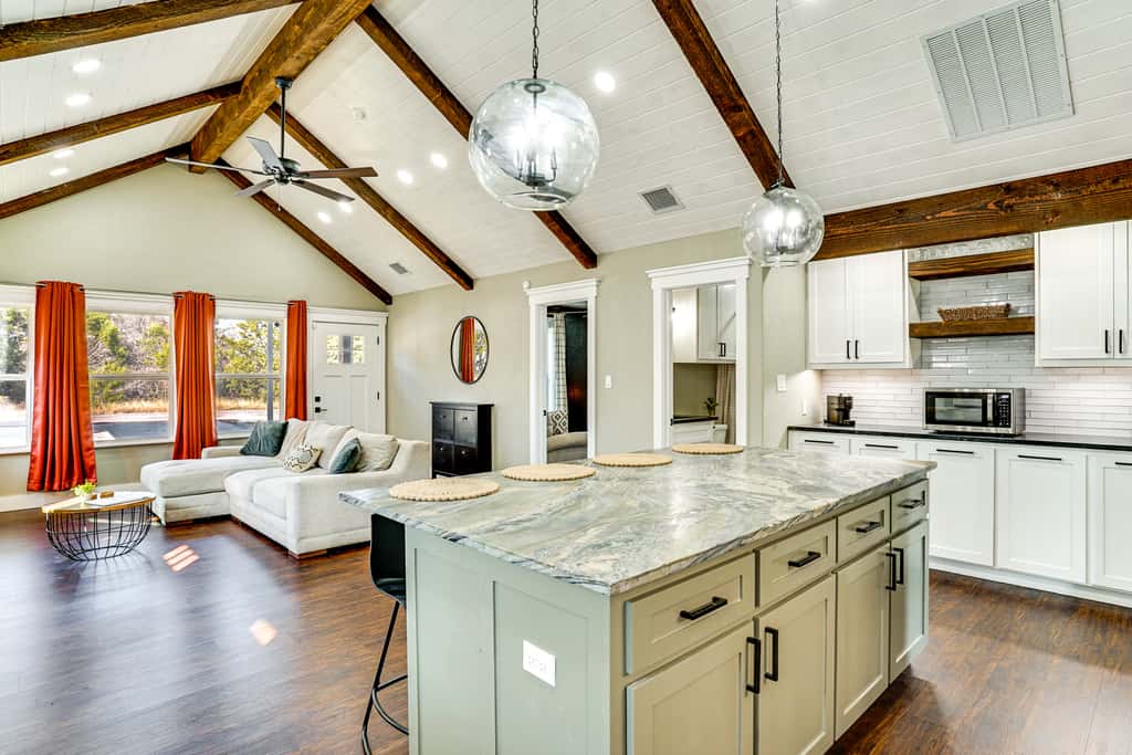 < 2 Mi to Lake Granbury! Family Home w/ Large Yard