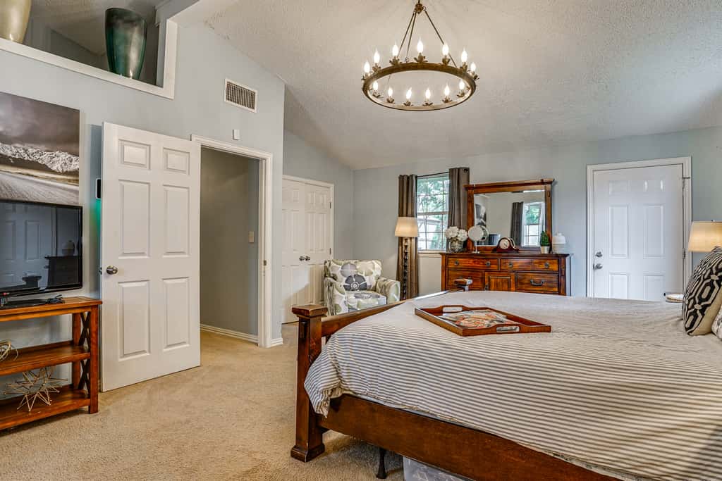 5 Mi to Will Rogers Center! Private Oasis w/ Grill