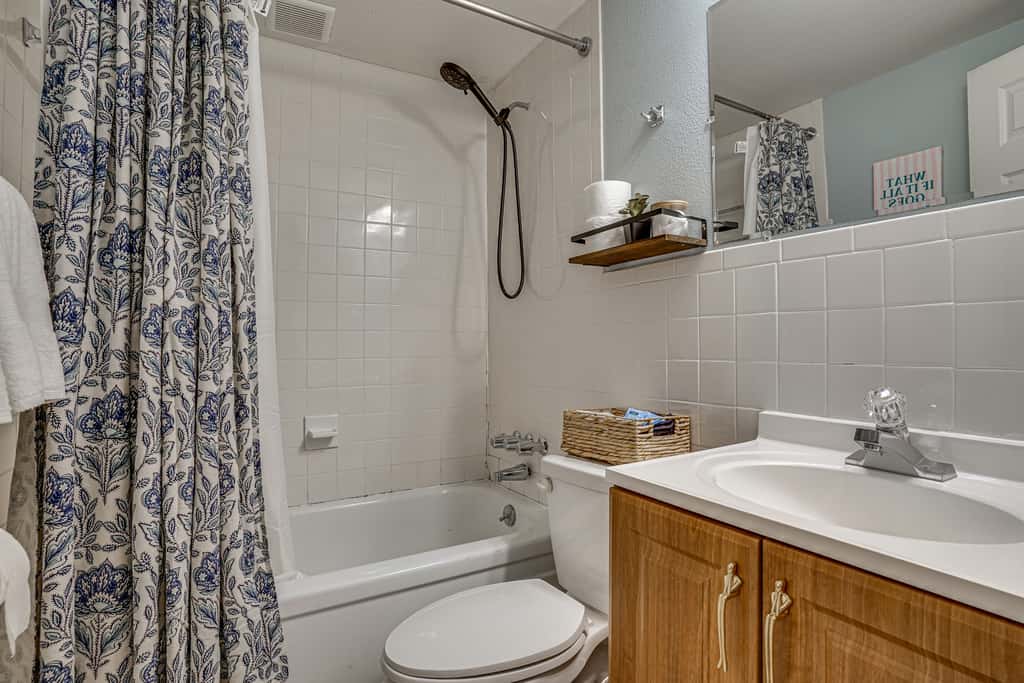 5 Mi to Will Rogers Center! Private Oasis w/ Grill