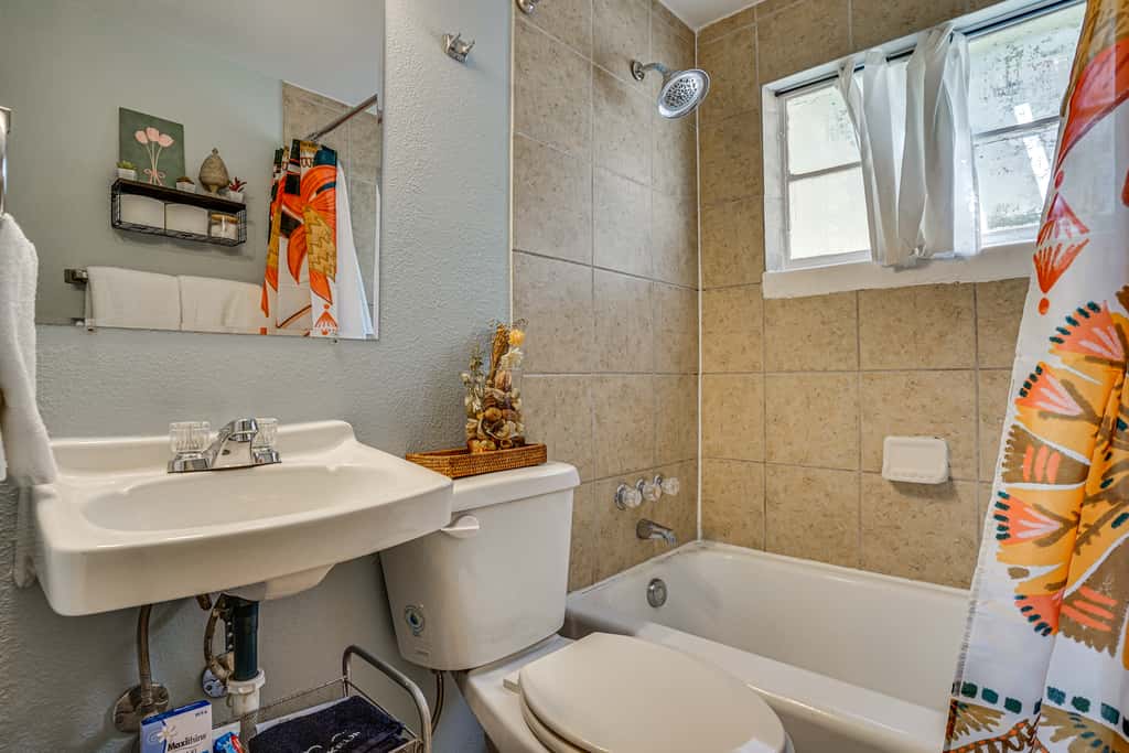 5 Mi to Will Rogers Center! Private Oasis w/ Grill