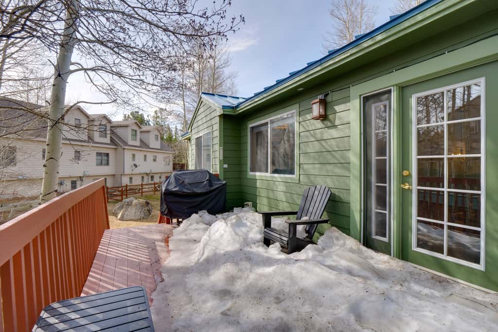 8 Mi to Copper Mtn: Dtwn Frisco Retreat w/ Deck!
