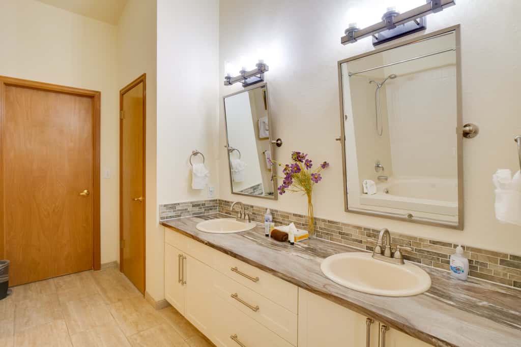 8 Mi to Copper Mtn: Dtwn Frisco Retreat w/ Deck!