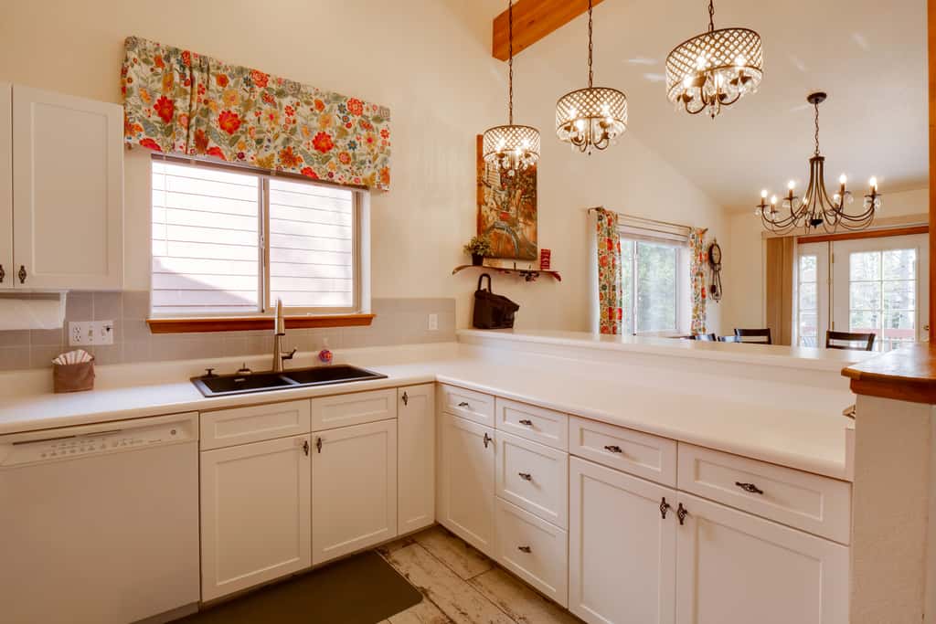 8 Mi to Copper Mtn: Dtwn Frisco Retreat w/ Deck!