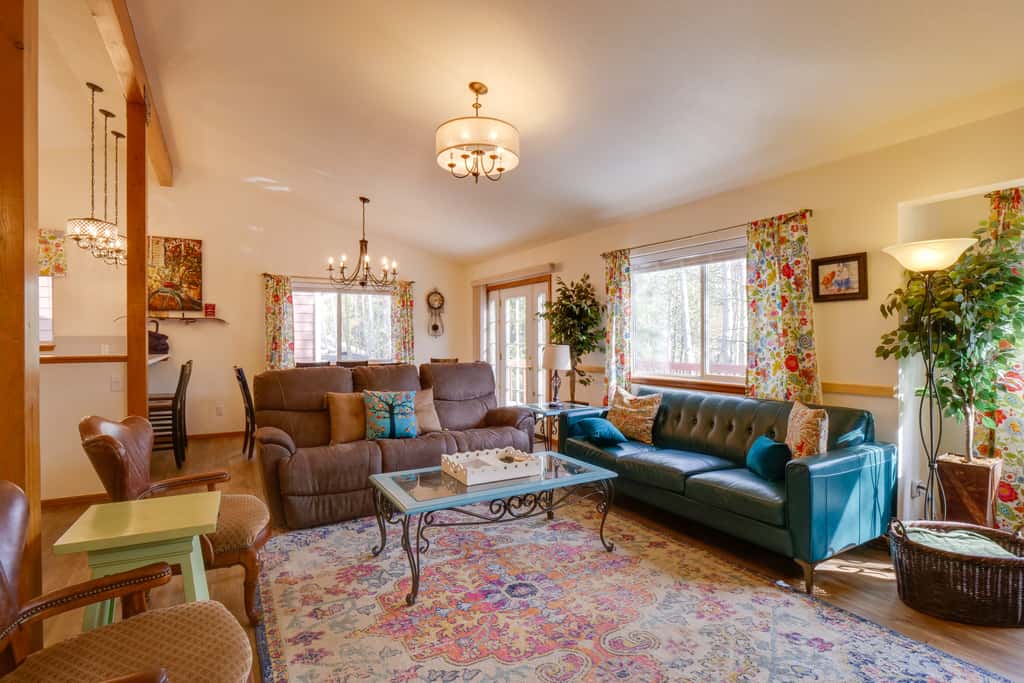 8 Mi to Copper Mtn: Dtwn Frisco Retreat w/ Deck!