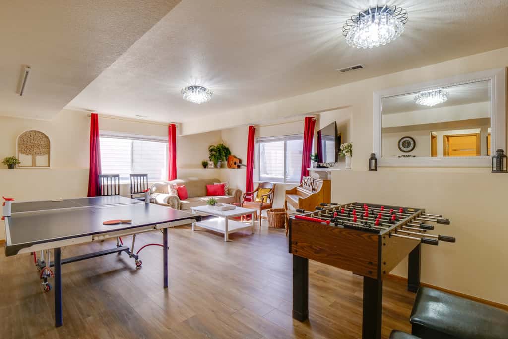 8 Mi to Copper Mtn: Dtwn Frisco Retreat w/ Deck!
