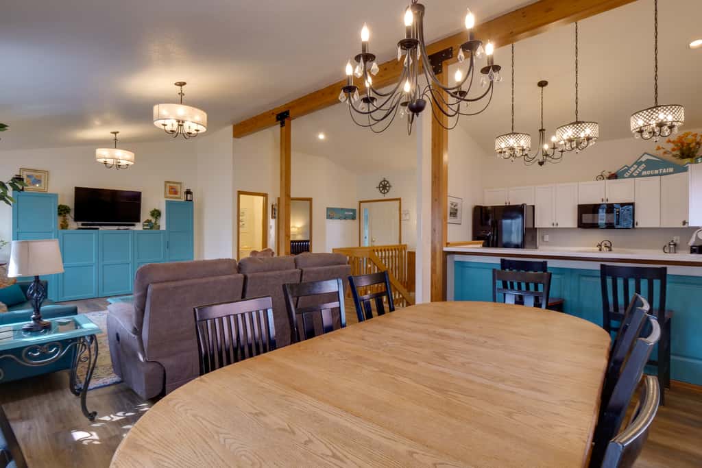 8 Mi to Copper Mtn: Dtwn Frisco Retreat w/ Deck!