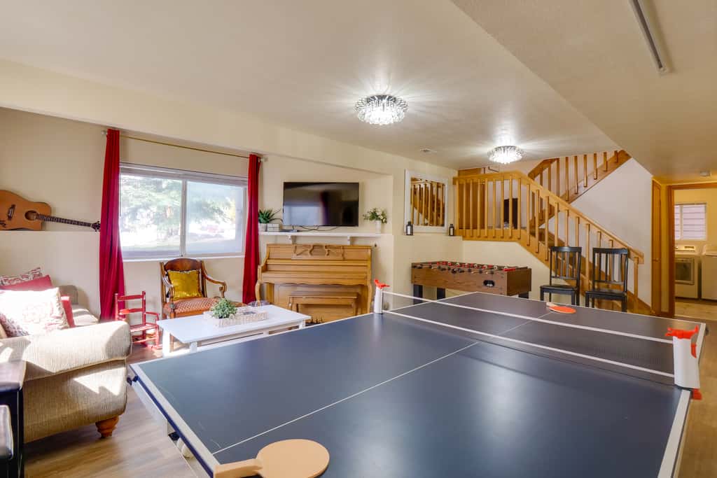 8 Mi to Copper Mtn: Dtwn Frisco Retreat w/ Deck!