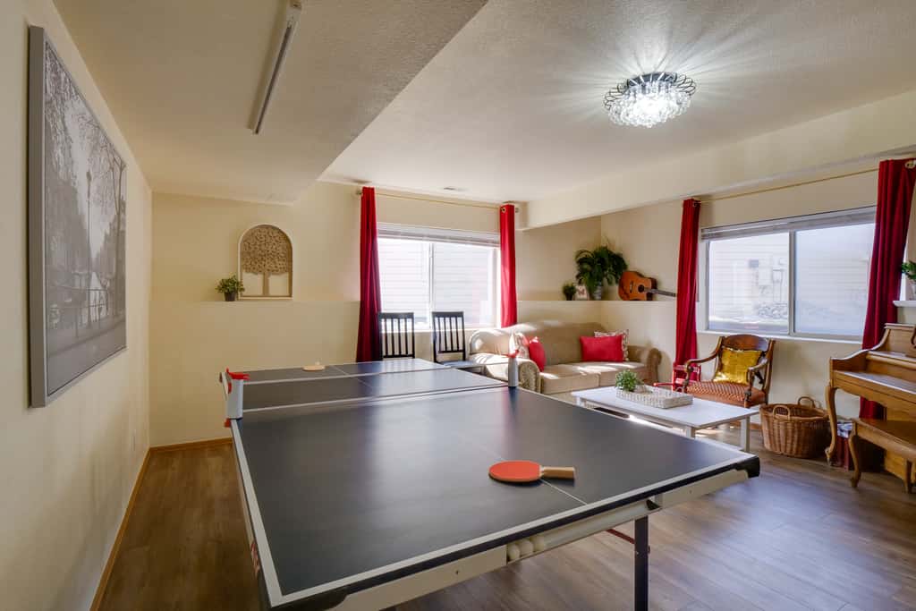 8 Mi to Copper Mtn: Dtwn Frisco Retreat w/ Deck!