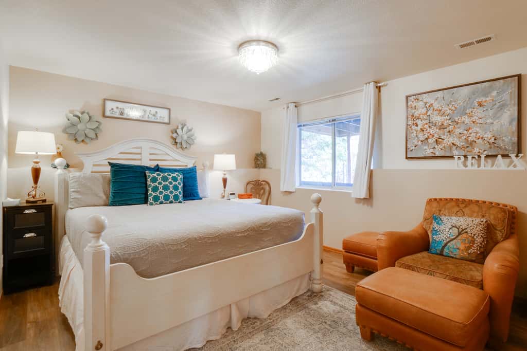 8 Mi to Copper Mtn: Dtwn Frisco Retreat w/ Deck!