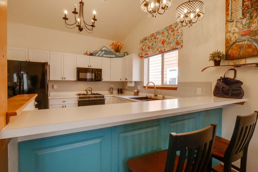 8 Mi to Copper Mtn: Dtwn Frisco Retreat w/ Deck!