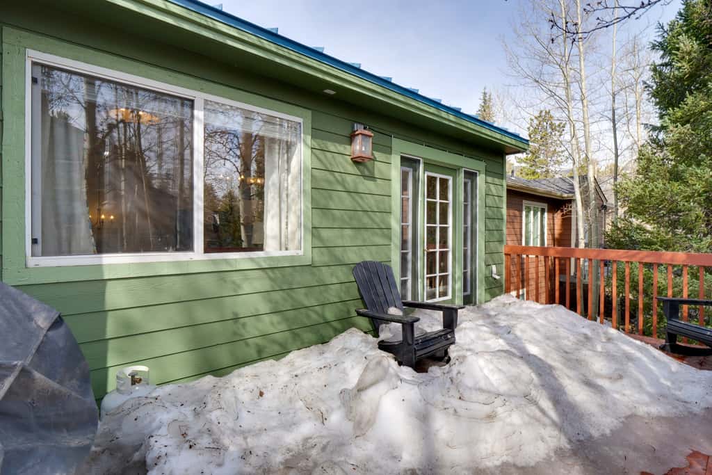 8 Mi to Copper Mtn: Dtwn Frisco Retreat w/ Deck!