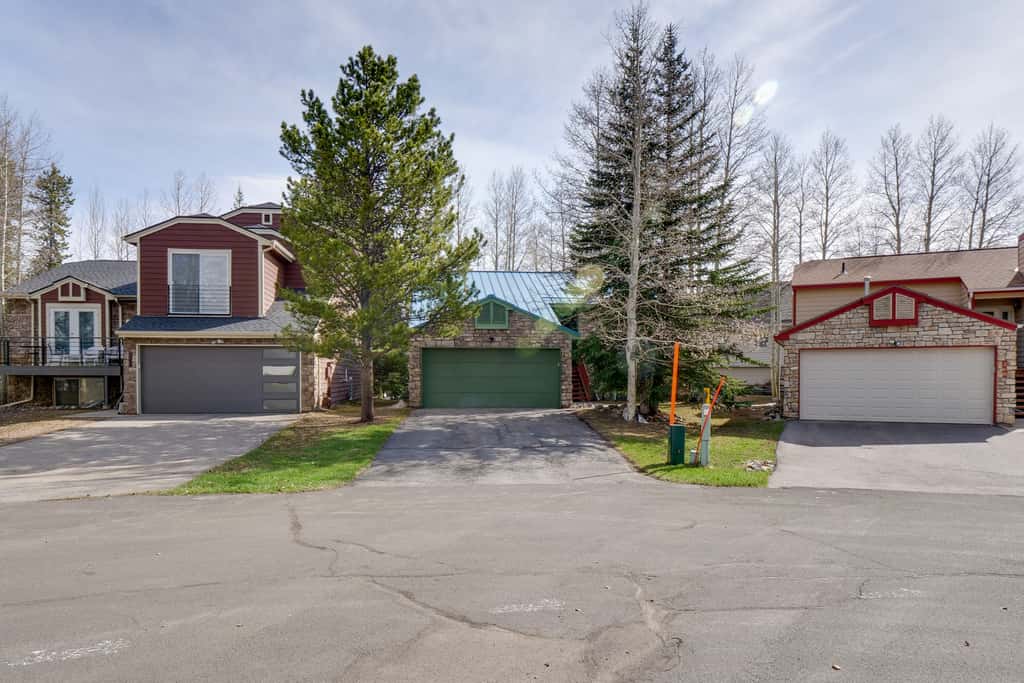 8 Mi to Copper Mtn: Dtwn Frisco Retreat w/ Deck!