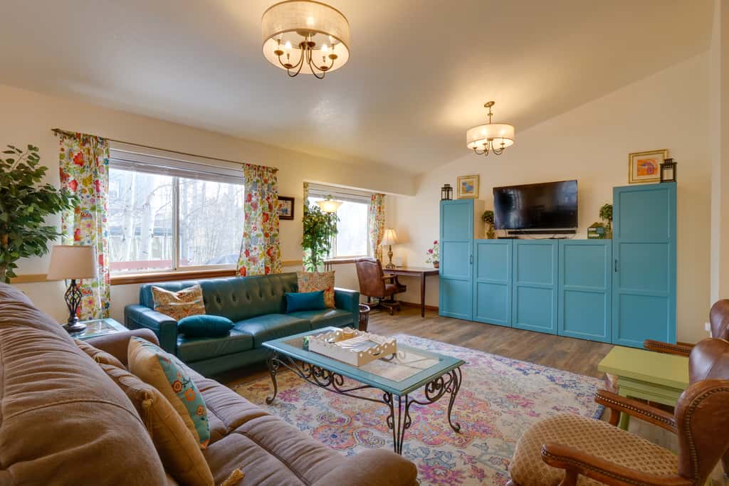 8 Mi to Copper Mtn: Dtwn Frisco Retreat w/ Deck!
